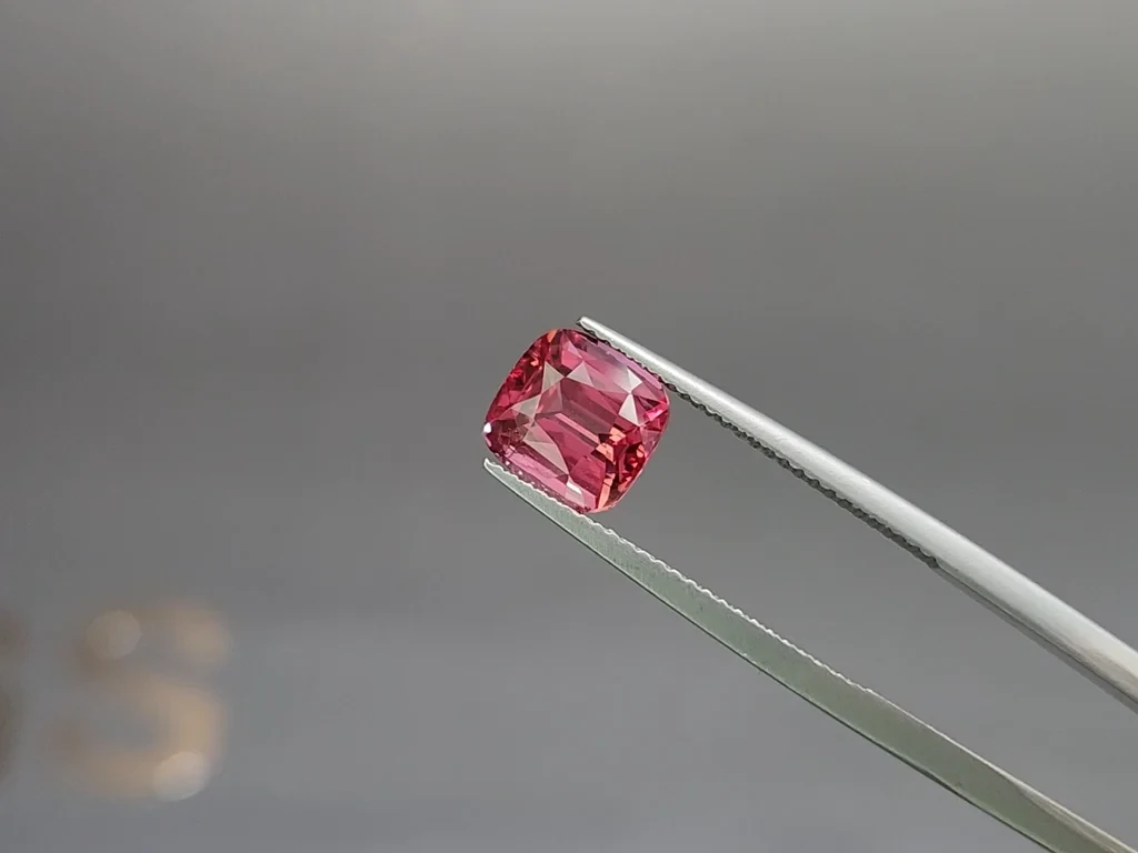Pink spinel Mahenge cushion cut 3.01 carats, Tanzania Image №3