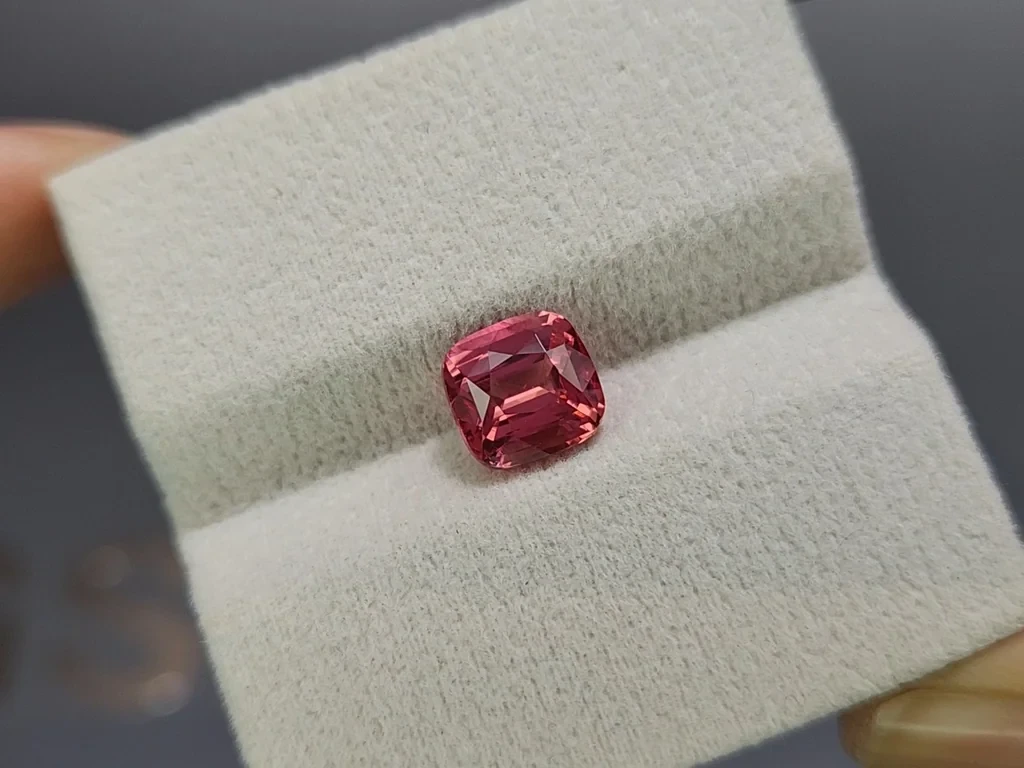 Pink spinel Mahenge cushion cut 3.01 carats, Tanzania Image №4