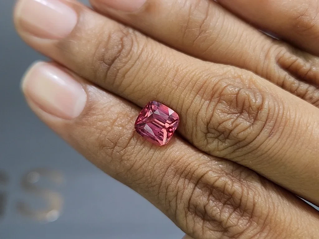 Pink spinel Mahenge cushion cut 3.01 carats, Tanzania Image №2