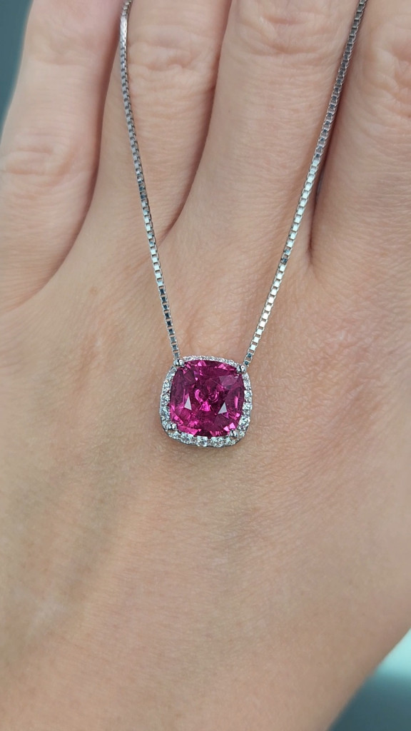 Pendant with 4.49 carat rubellite and diamonds in 18K white gold Image №2