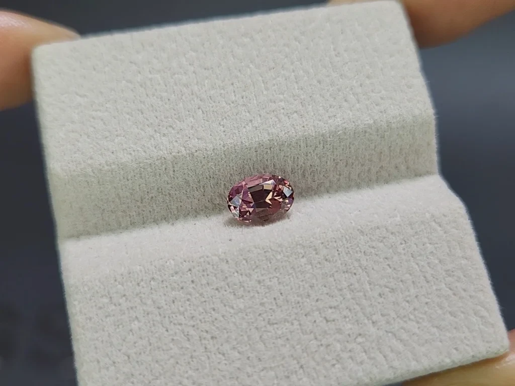 Garnet color change effect oval cut 1.13 carats, Tanzania Image №6