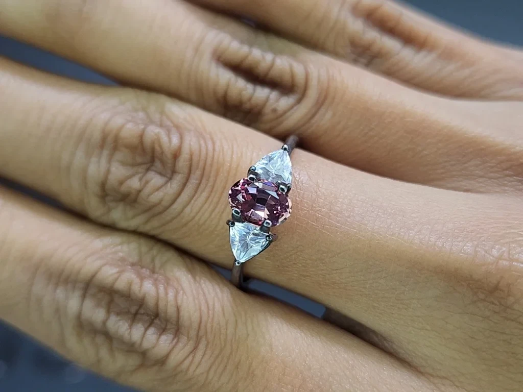 Garnet color change effect oval cut 1.13 carats, Tanzania Image №8