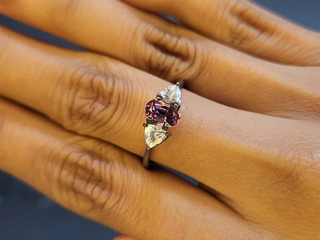 Garnet color change effect oval cut 1.13 carats, Tanzania Image №9