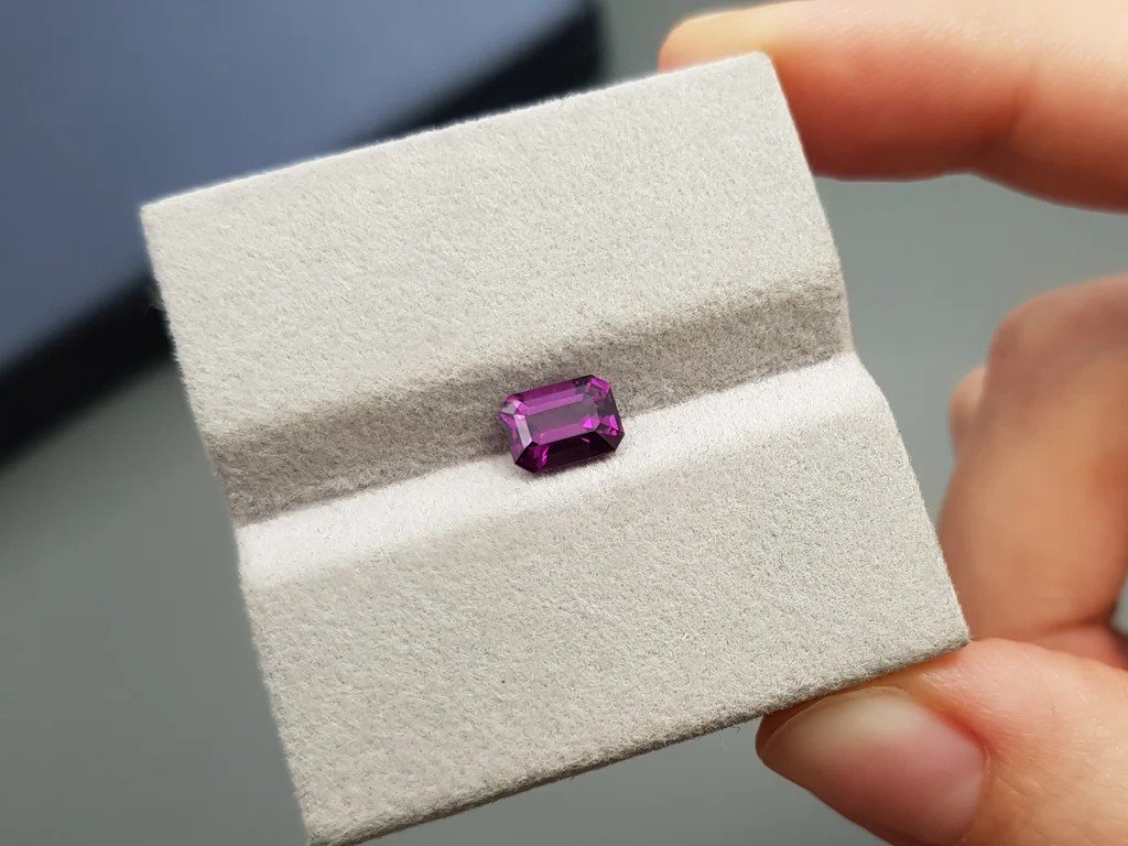 Octagon cut umbalite garnet 1.51 carats Image №3