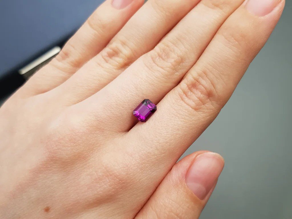 Octagon cut umbalite garnet 1.51 carats Image №2
