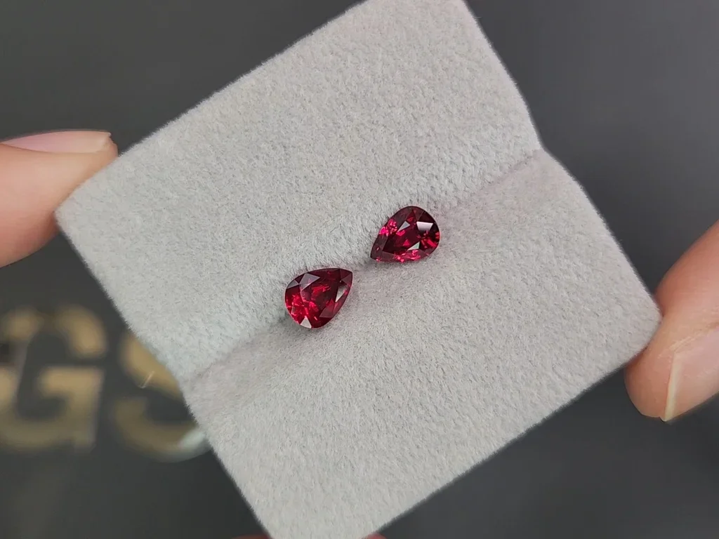 Pair of Pigeon Blood rubies in pear cut 1.91 carat, Mozambique Image №4