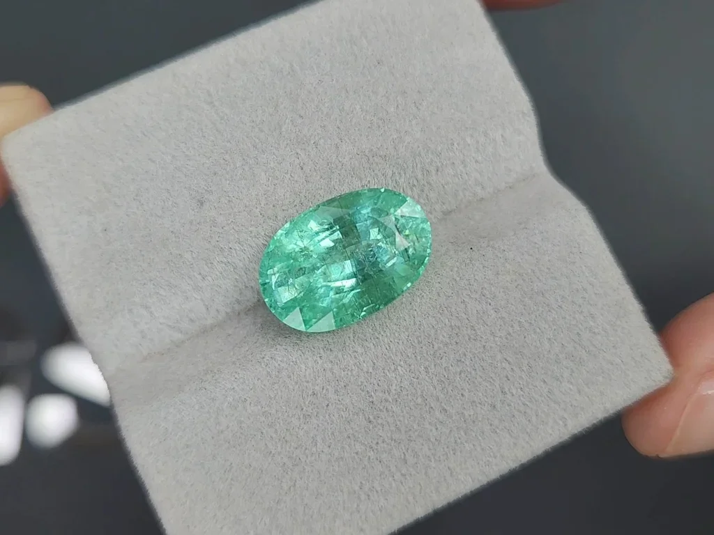 Neon greenish-blue Paraiba tourmaline in oval cut 6.88 carats, Mozambique Image №4