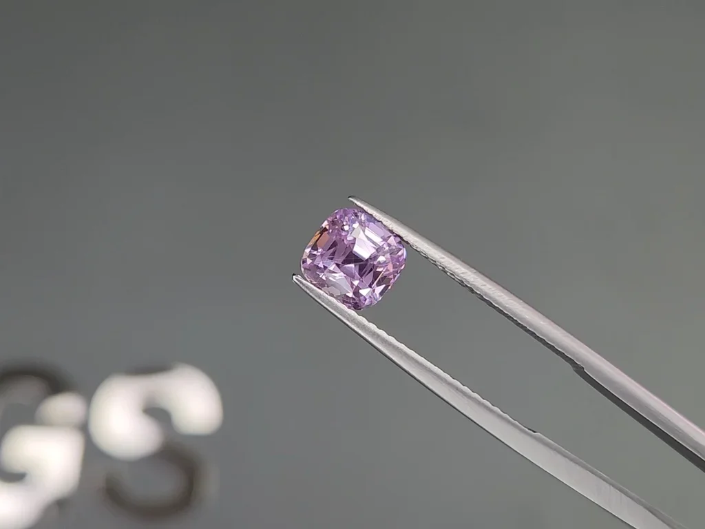 Unheated lavender sapphire in cushion cut 2.52 carats, Sri Lanka Image №3