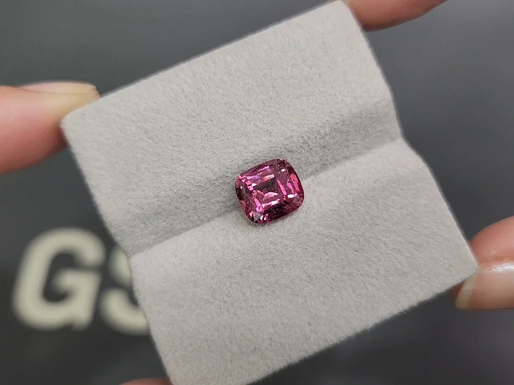 Rhodolite garnet cushion cut 3.14 carats, Tanzania Image №4