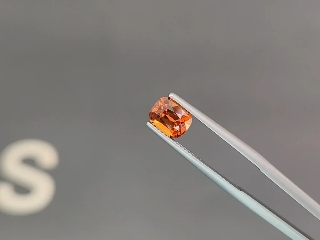Spessartine Vivid orange cut cushion 1.73 carats, Africa Image №3