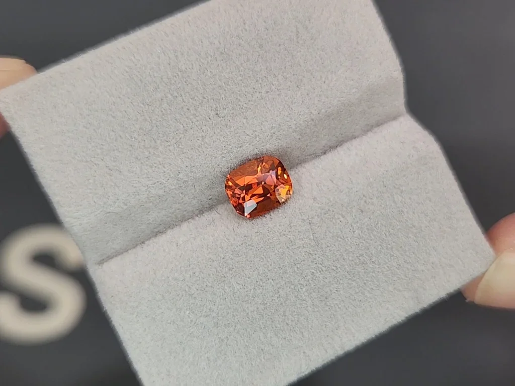 Spessartine Vivid orange cut cushion 1.73 carats, Africa Image №4