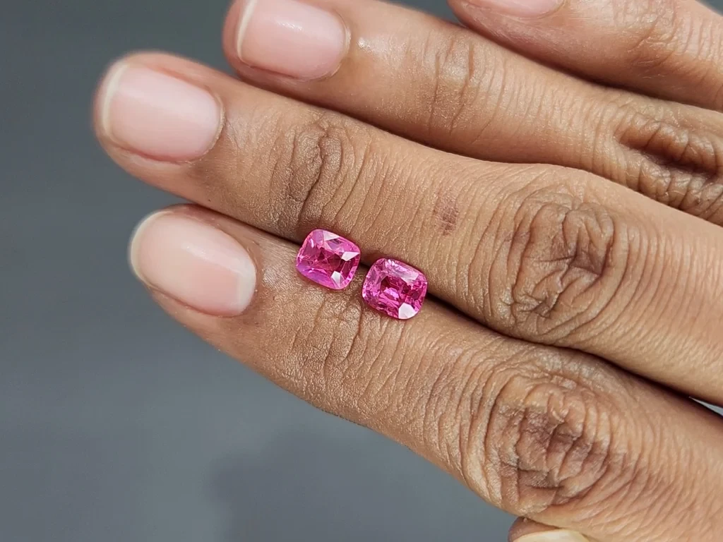 Pair of spinels Mahenge Hot Pink cushion cut 2.16 carats, Tanzania Image №2