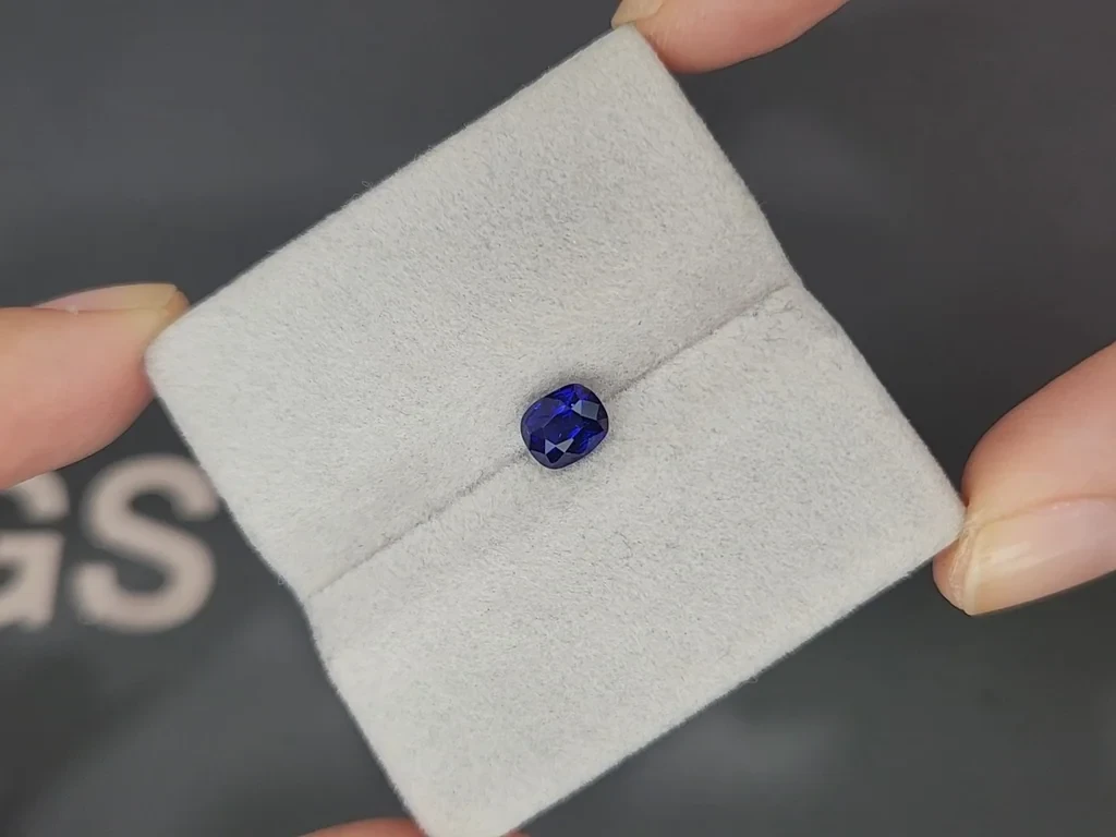 Sapphire Royal Blue cushion cut 1.20 carats, Sri Lanka  Image №4