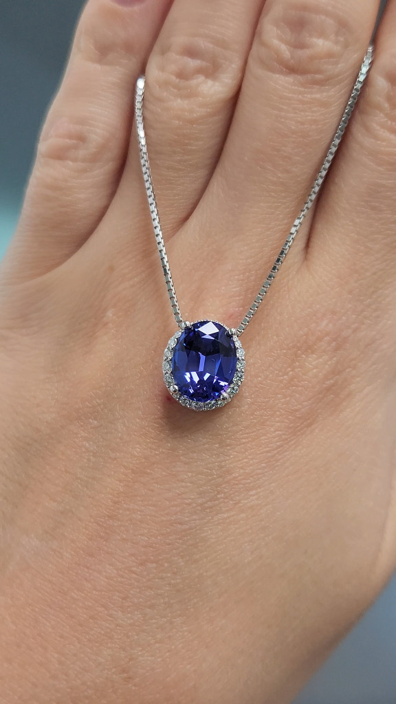 Pendant with 4.82 carat tanzanite and diamonds in 18K white gold Image №3