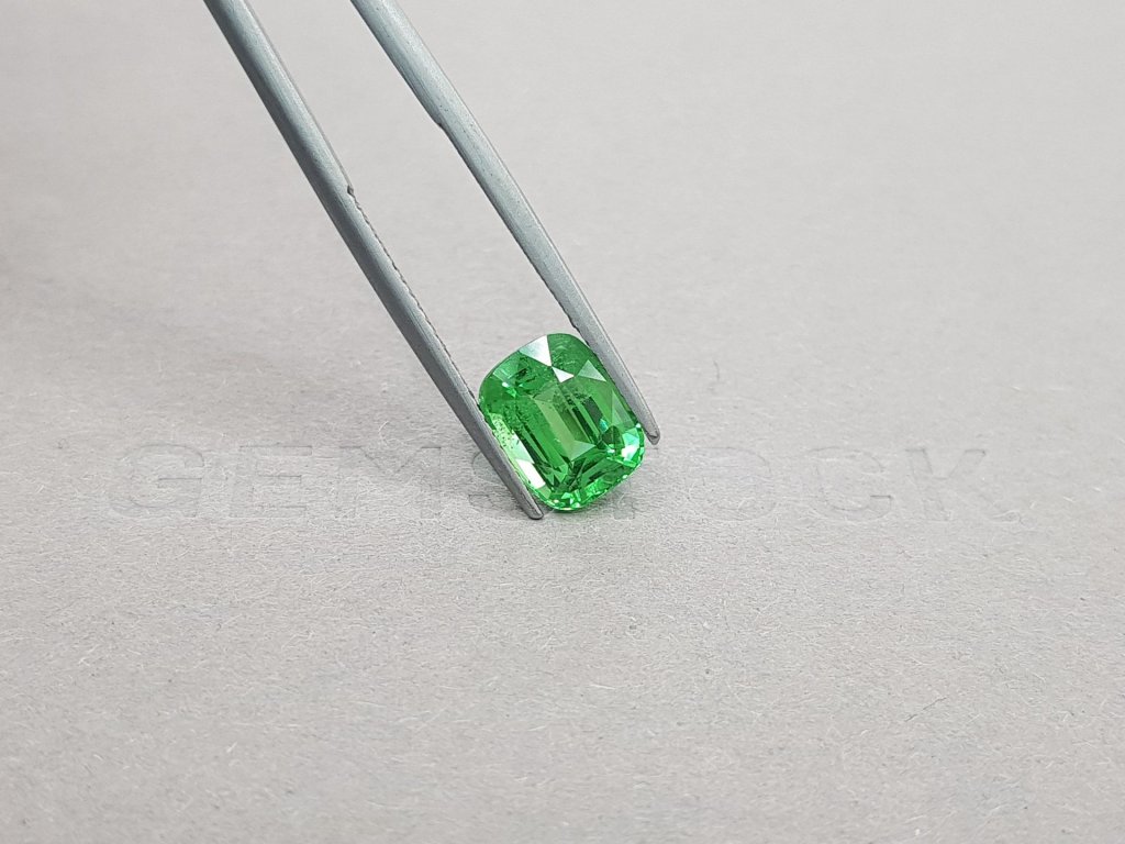 Vibrant cushion cut tsavorite 3.25 ct Image №4