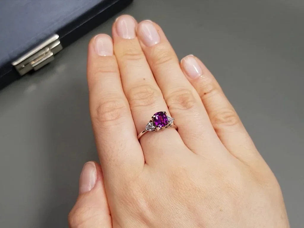 Cushion cut umbalite garnet 1.30 carats Image №4