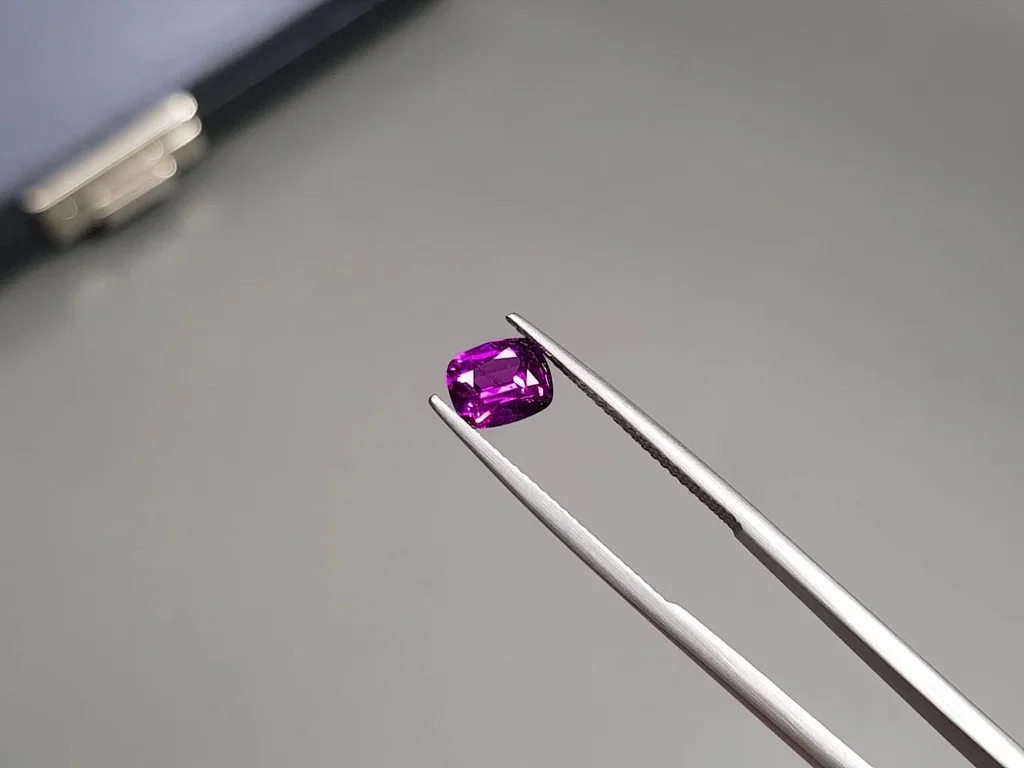 Cushion cut umbalite garnet 1.30 carats Image №3