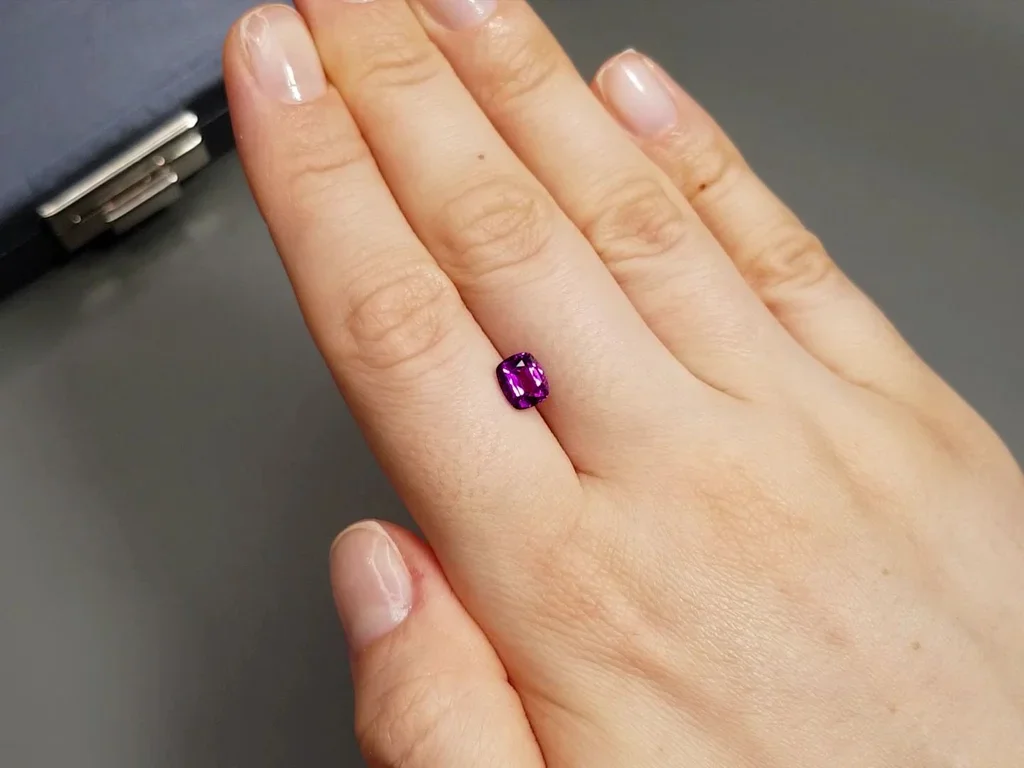 Cushion cut umbalite garnet 1.30 carats Image №2