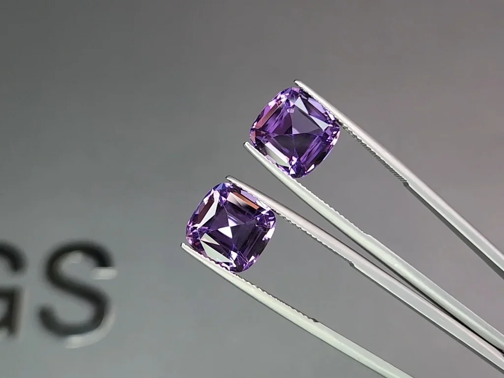 Pair of cushion cut amethysts 9.34 carats, Brazil  Image №3