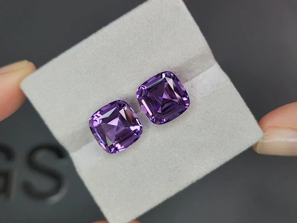 Pair of cushion cut amethysts 9.34 carats, Brazil  Image №4