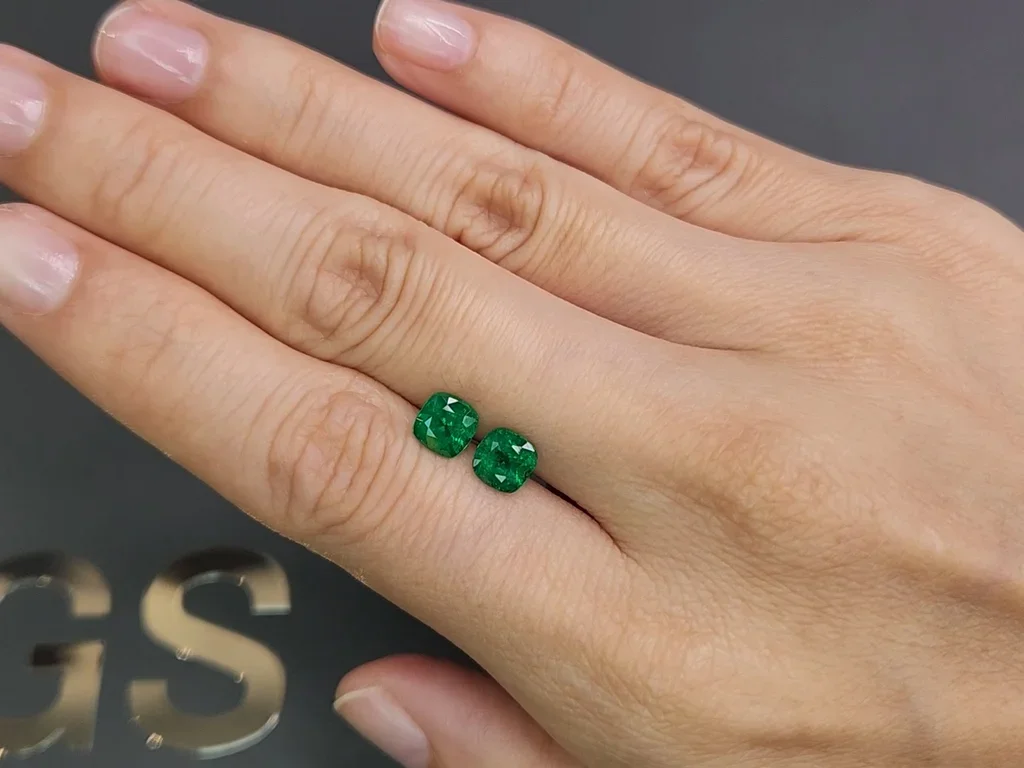 Pair of cushion cut vivid green emeralds 1.89 carat, Zambia  Image №2