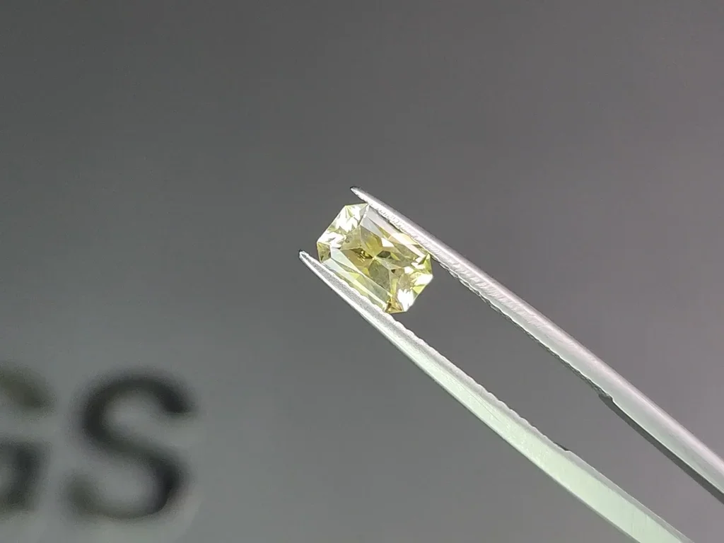 Yellow radiant cut sapphire 1.07 carats, Sri Lanka Image №3