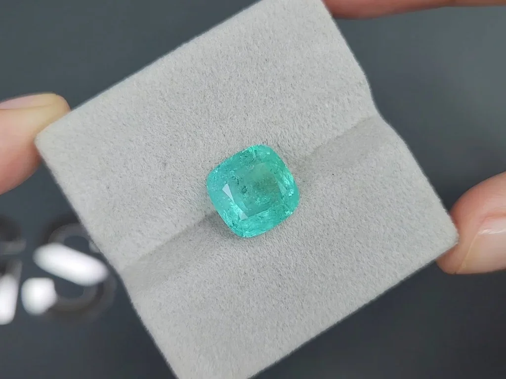 Neon greenish-blue cushion cut Paraiba tourmaline 4.70 carats, Mozambique Image №4
