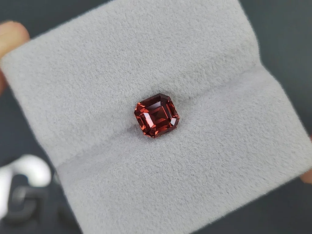 Unheated red-orange octagon cut sapphire 2.14 carats, Sri Lanka Image №4