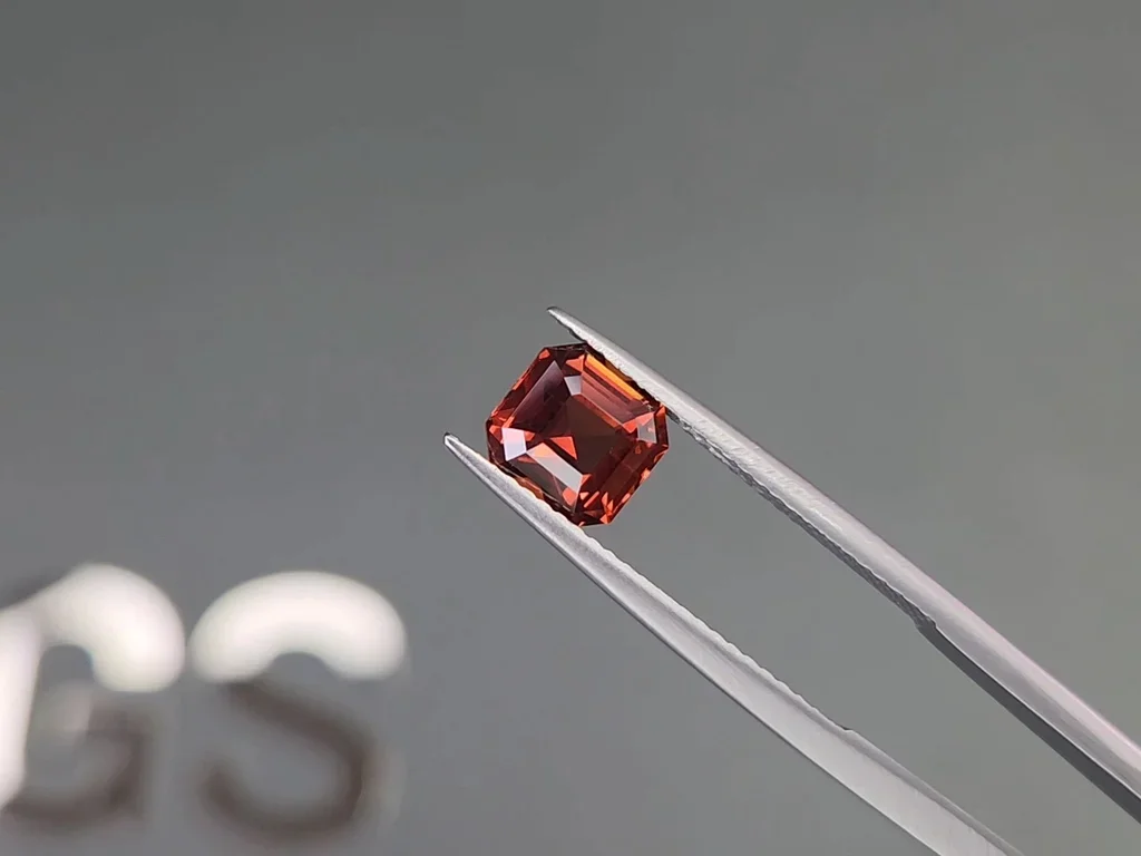 Unheated red-orange octagon cut sapphire 2.14 carats, Sri Lanka Image №3