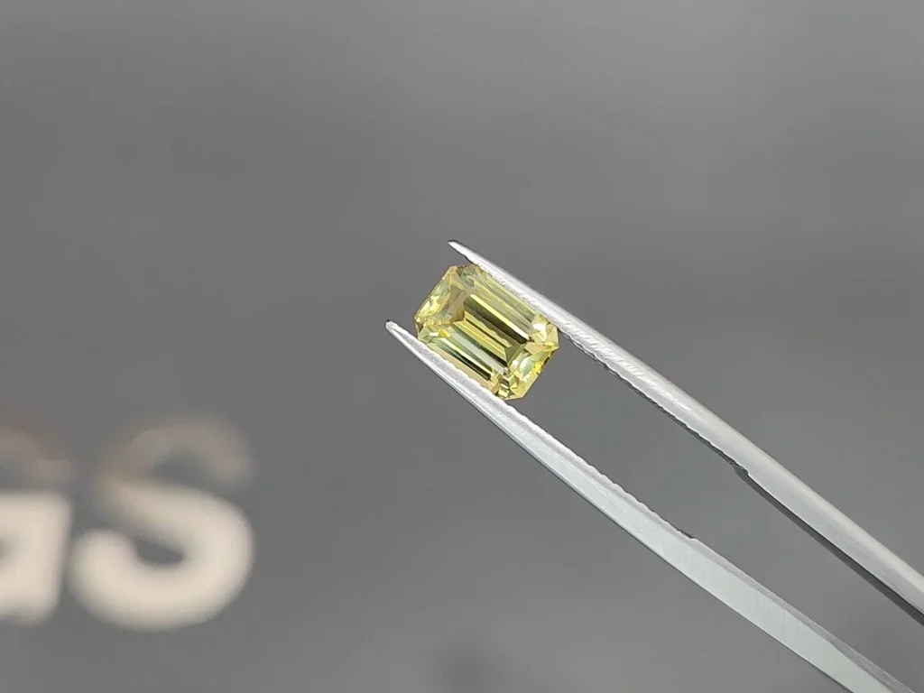 Yellow-green chrysoberyl in octagon cut 1.54 carats, Sri Lanka Image №3