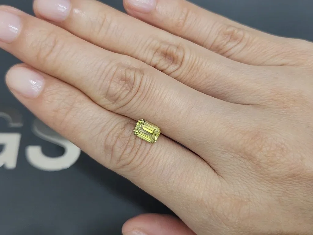 Yellow-green chrysoberyl in octagon cut 1.54 carats, Sri Lanka Image №2