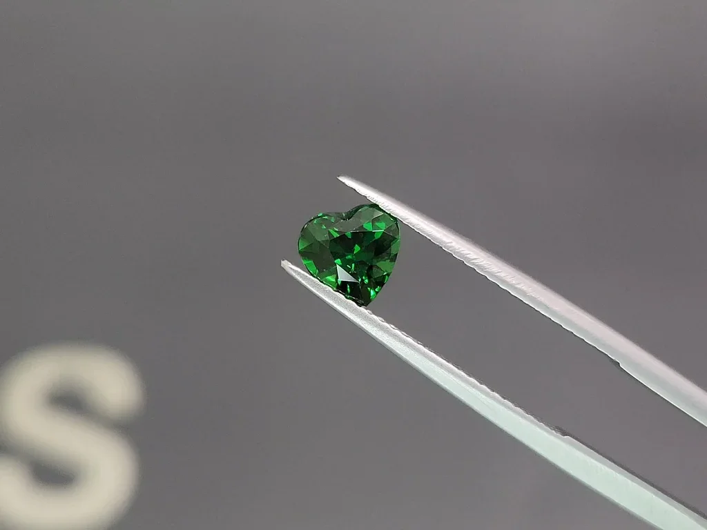 Tsavorite garnet in heart cut 1.02 carats, Tanzania Image №3