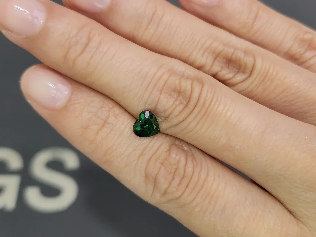 Tsavorite garnet in heart cut 1.02 carats, Tanzania Image №2
