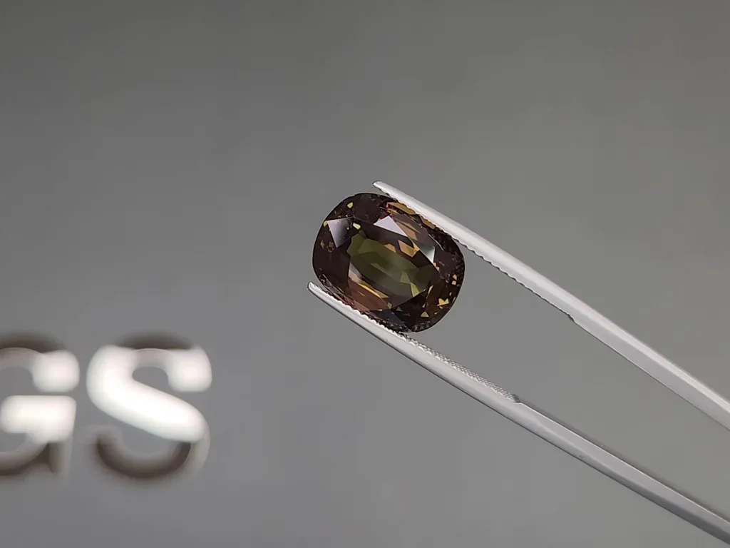 Color change alexandrite in cushion cut 8.07 carats, Sri Lanka Image №4