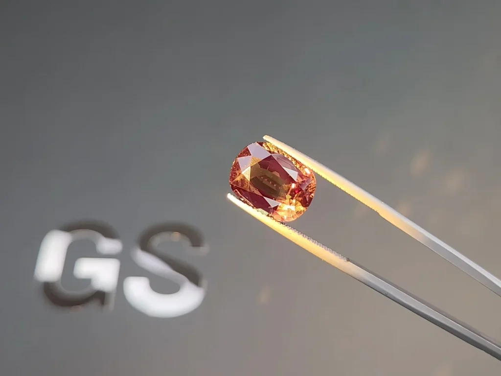 Color change alexandrite in cushion cut 8.07 carats, Sri Lanka Image №5