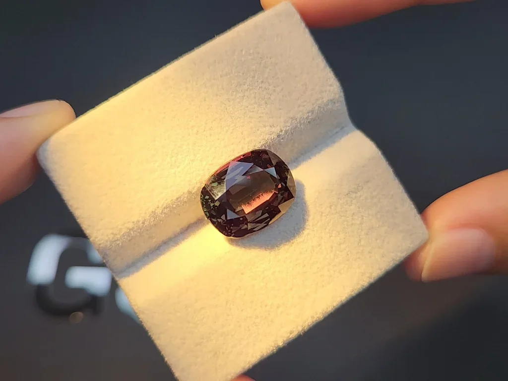 Color change alexandrite in cushion cut 8.07 carats, Sri Lanka Image №7