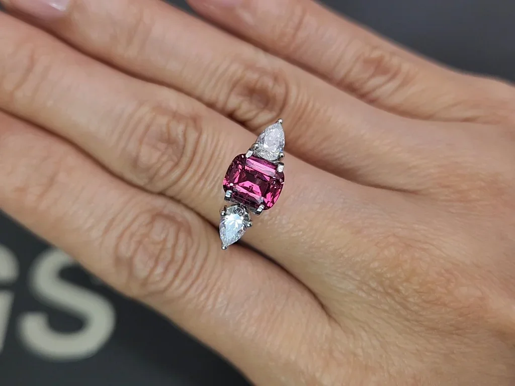Rhodolite garnet cushion cut 2.23 carats, Tanzania Image №5