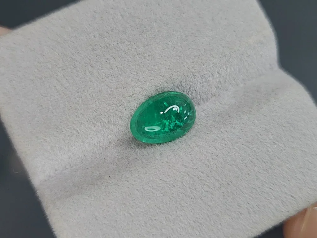Emerald cabochon cut 1.90 carats, Russia Image №4