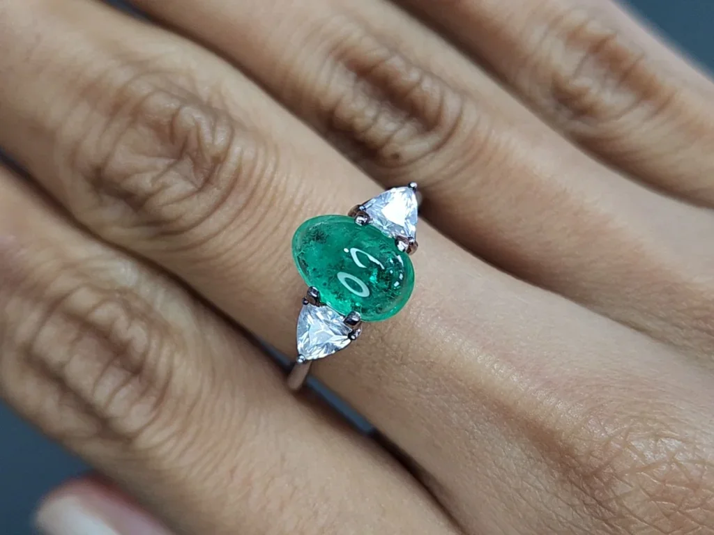 Emerald cabochon cut 1.90 carats, Russia Image №5