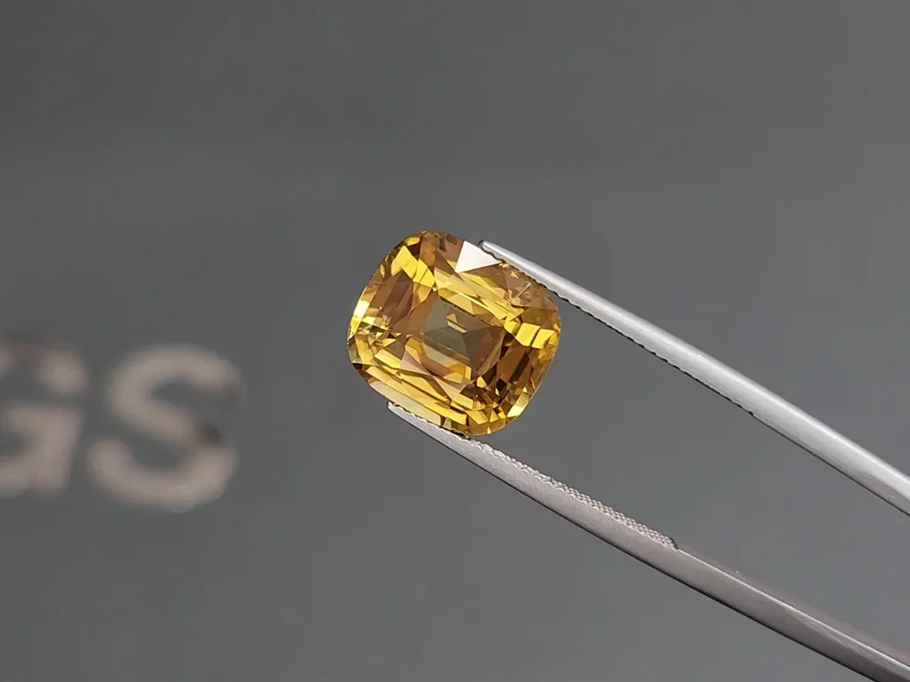 Yellow zircon cushion cut 11.11 carats, Africa Image №3