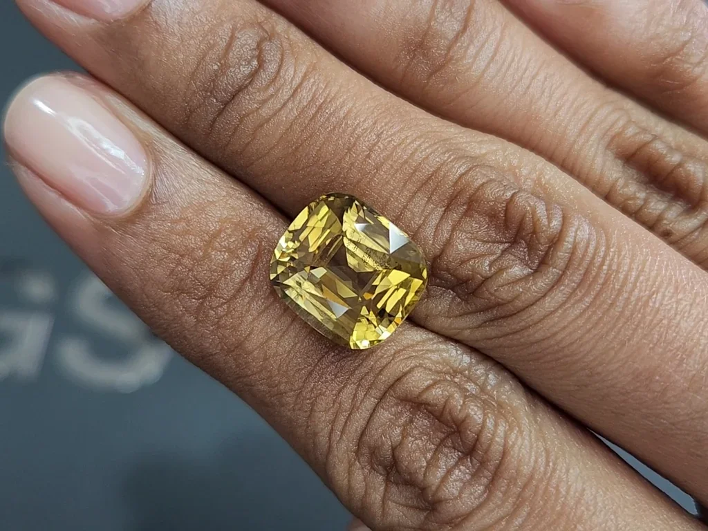 Yellow zircon cushion cut 11.11 carats, Africa Image №2