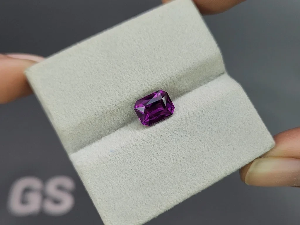 Purple garnet umbalite otagon cut  2.30 carats, Africa Image №4