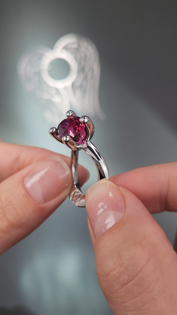 Ring with 5.49 carat rubellite tourmaline in 18K white gold Image №3