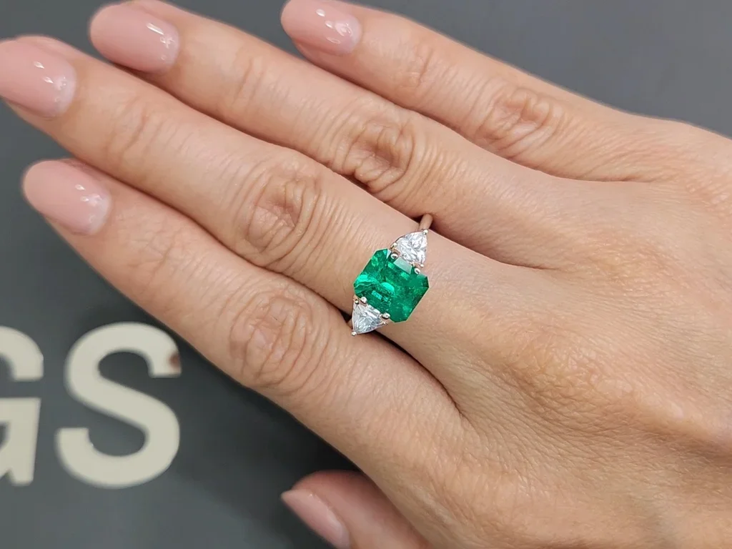 Colombian emerald octagon shape 1.99 ct, Muzo Green Image №5