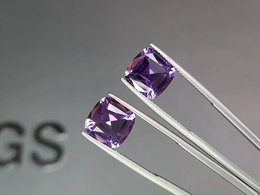 Pair of cushion cut amethysts 7.47 carats, Brazil  Image №3