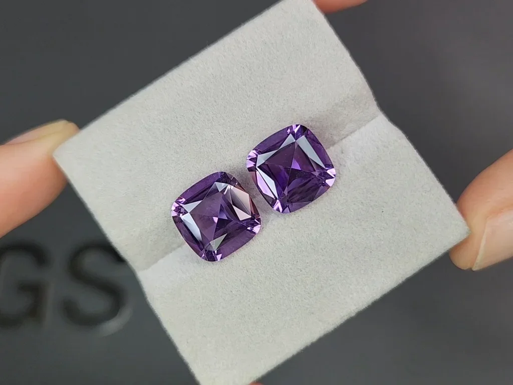 Pair of cushion cut amethysts 7.47 carats, Brazil  Image №4