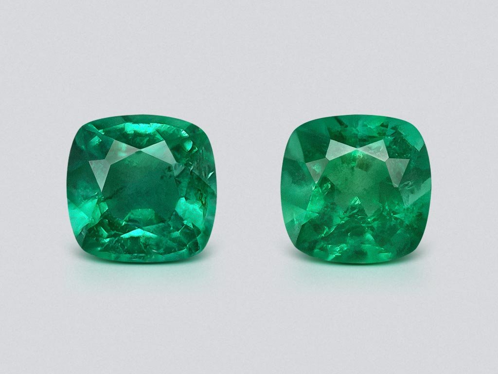 Pair of intense green emeralds in cushion cut 1.86 carats, Zambia  Image №1