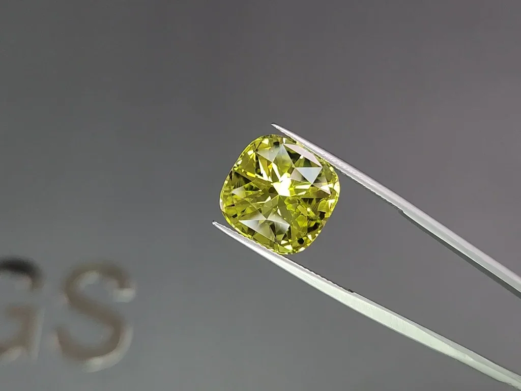 Rare golden chrysoberyl in cushion cut 15.82 carats Image №3