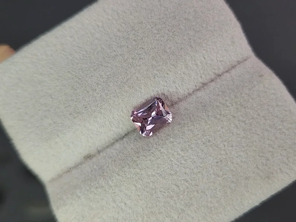 Lilac -pink sapphire in radiant cut 0.86 carats, Madagascar Image №4