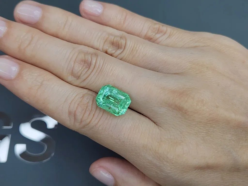 Octagon-cut neon green Paraiba tourmaline 7.58 carats, Mozambique Image №2